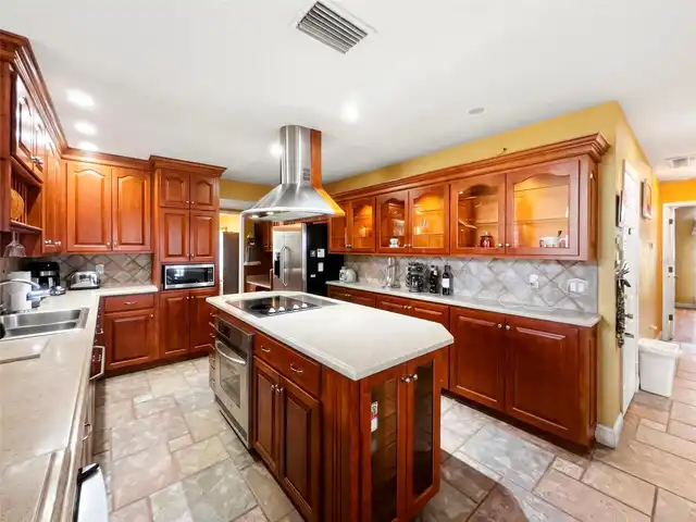 Listing Photo 7