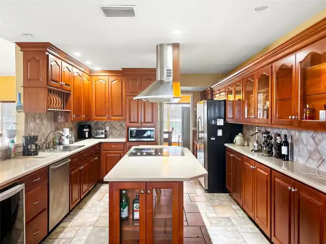 Listing Photo 8