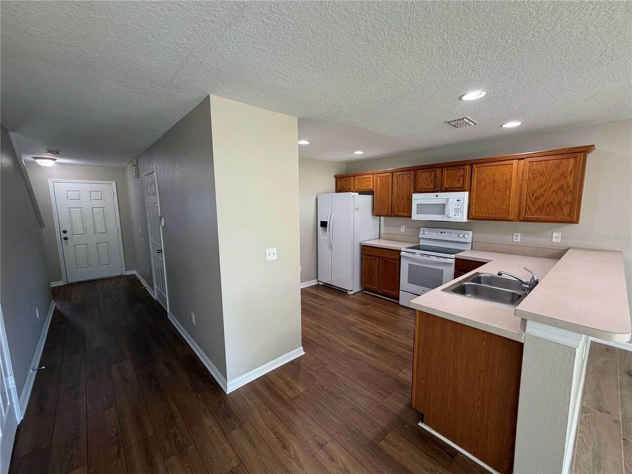 Listing Photo 8
