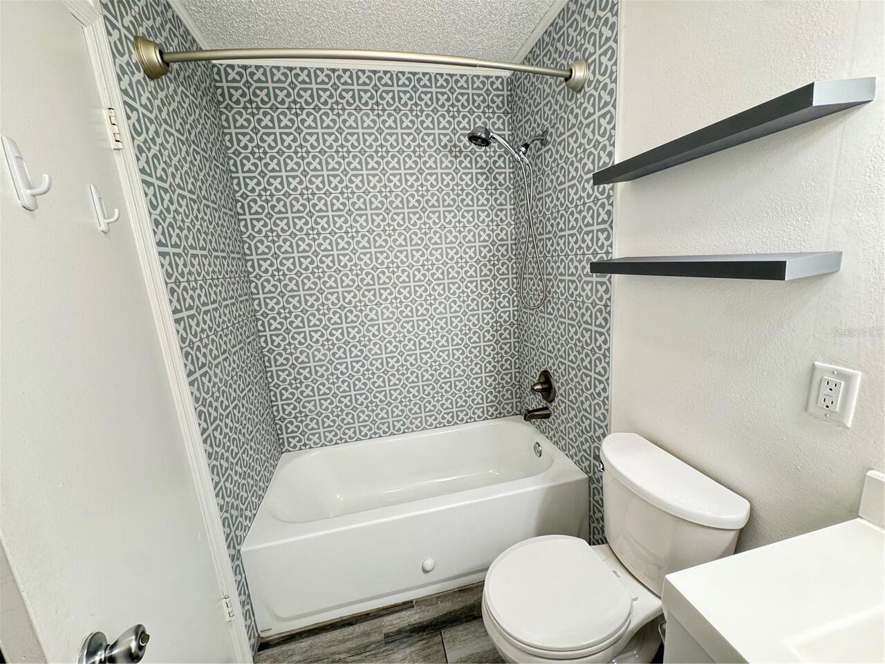 Listing Photo 8
