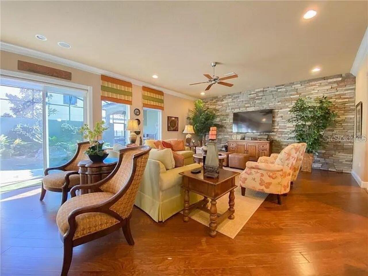 Listing Photo 11