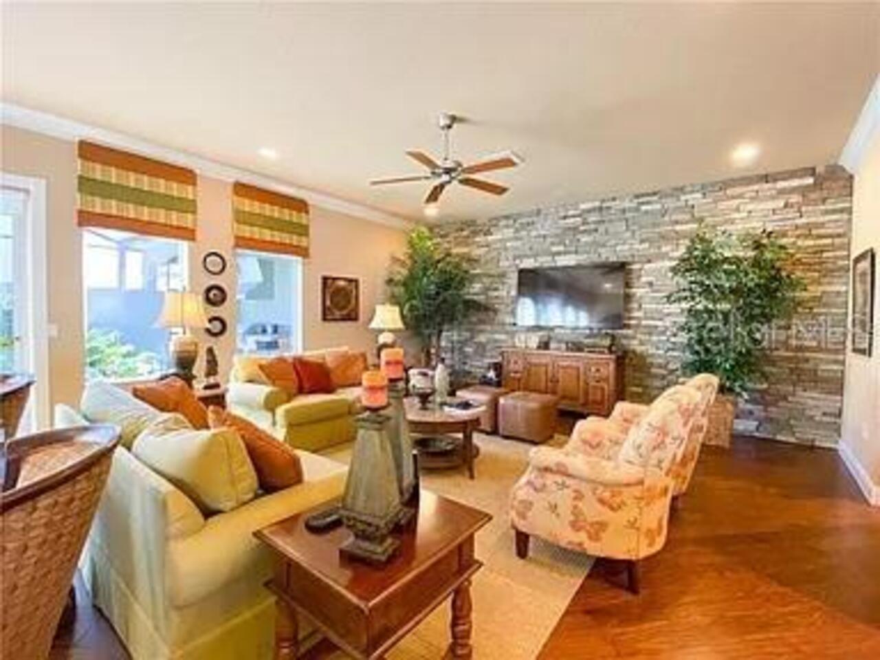 Listing Photo 12