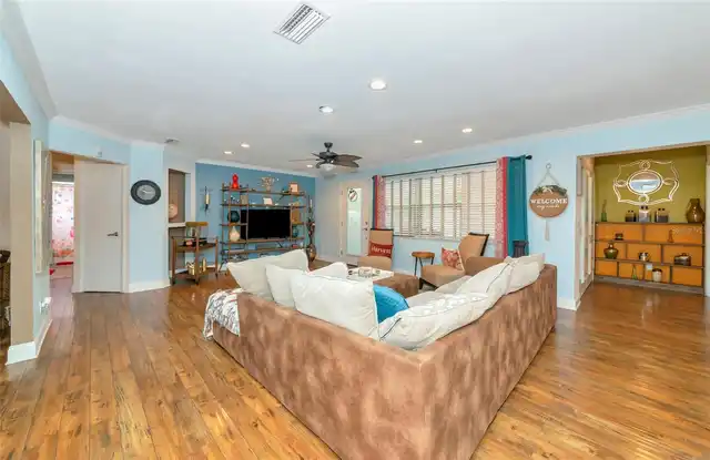 Listing Photo 7