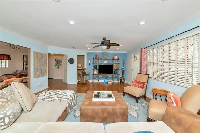 Listing Photo 8