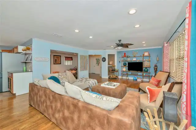 Listing Photo 10