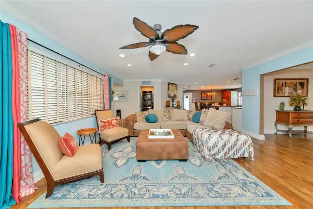 Listing Photo 11