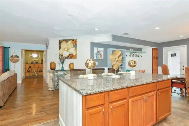Listing Photo 14