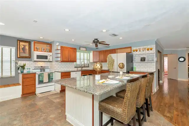 Listing Photo 16
