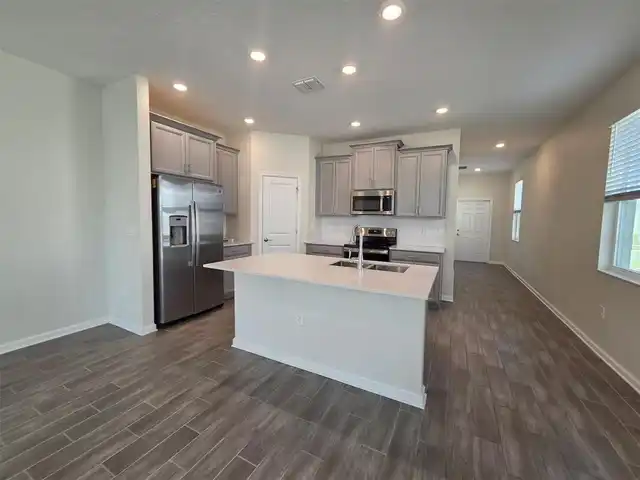Listing Photo 12