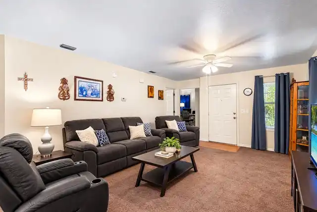 Listing Photo 6