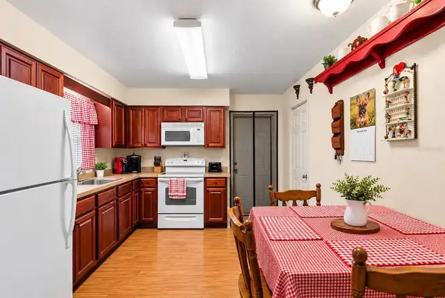 Listing Photo 8