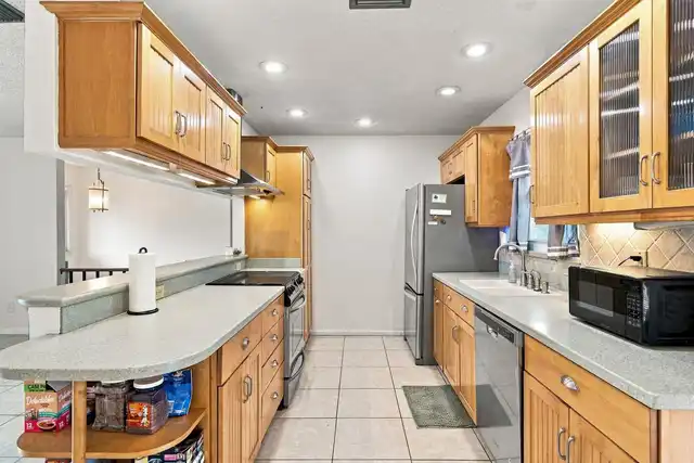 Listing Photo 9