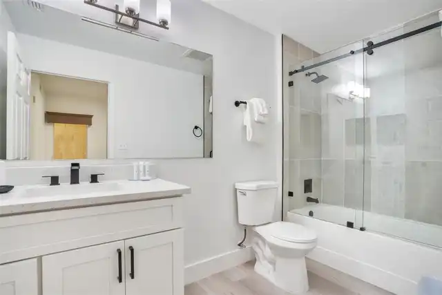 Listing Photo 12