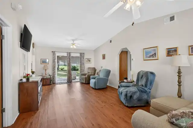 Listing Photo 6