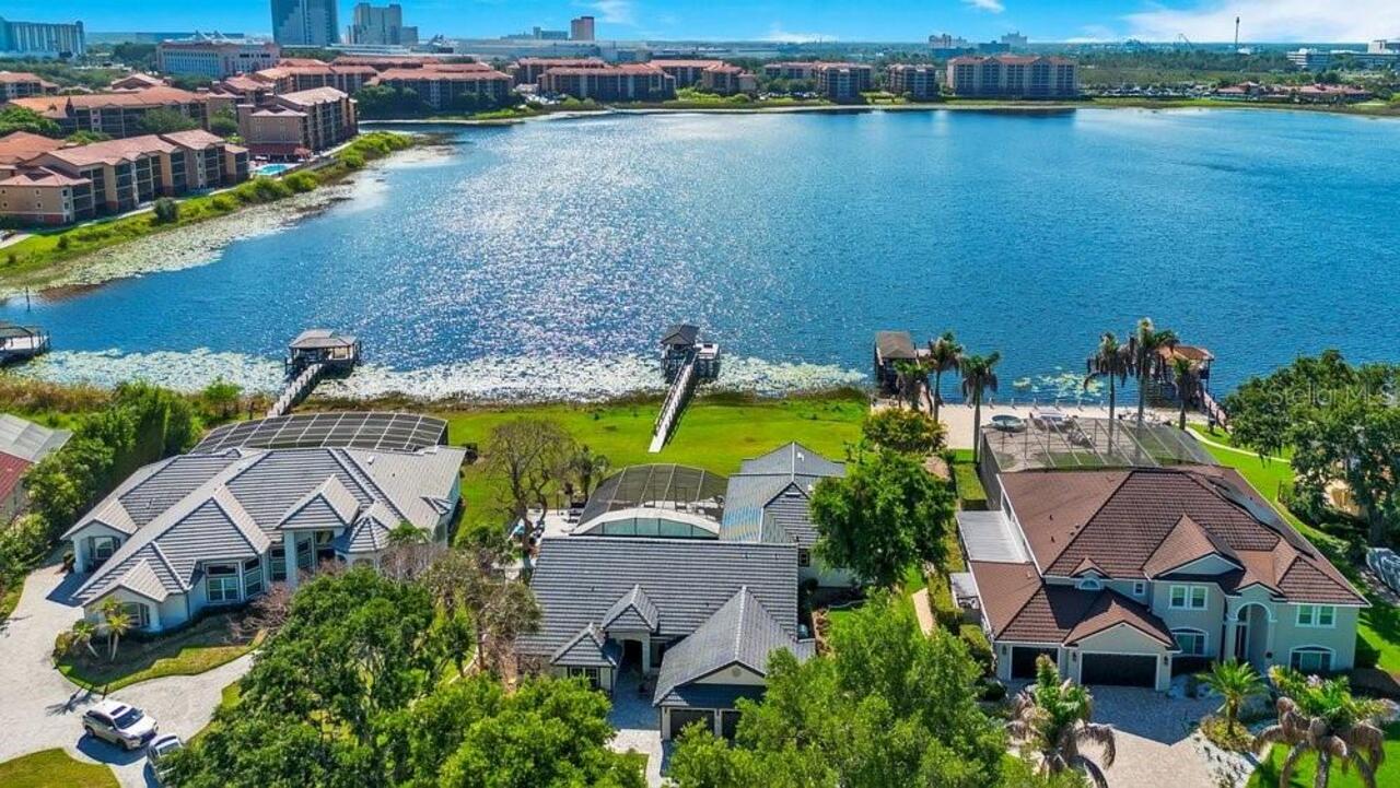 5BR, Home, 3BA, $2,400,000
Read More