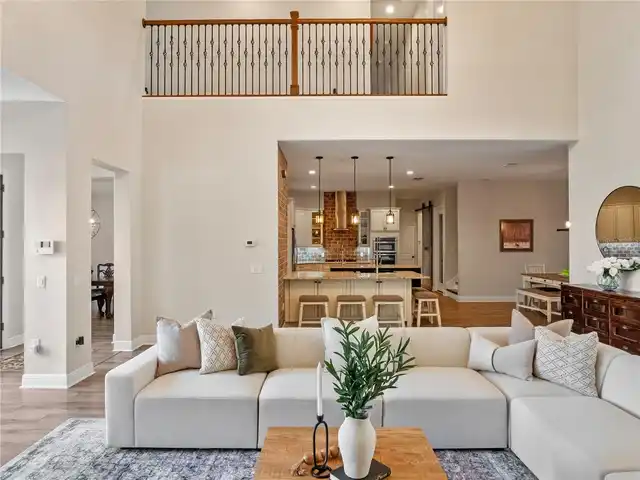 Listing Photo 12