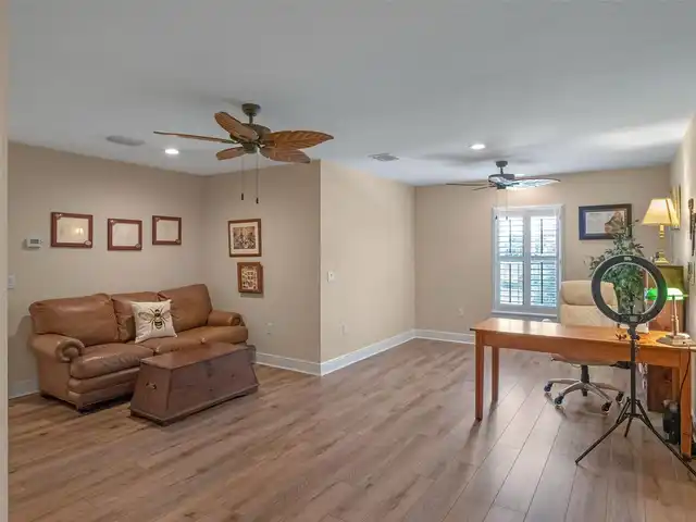 Listing Photo 34