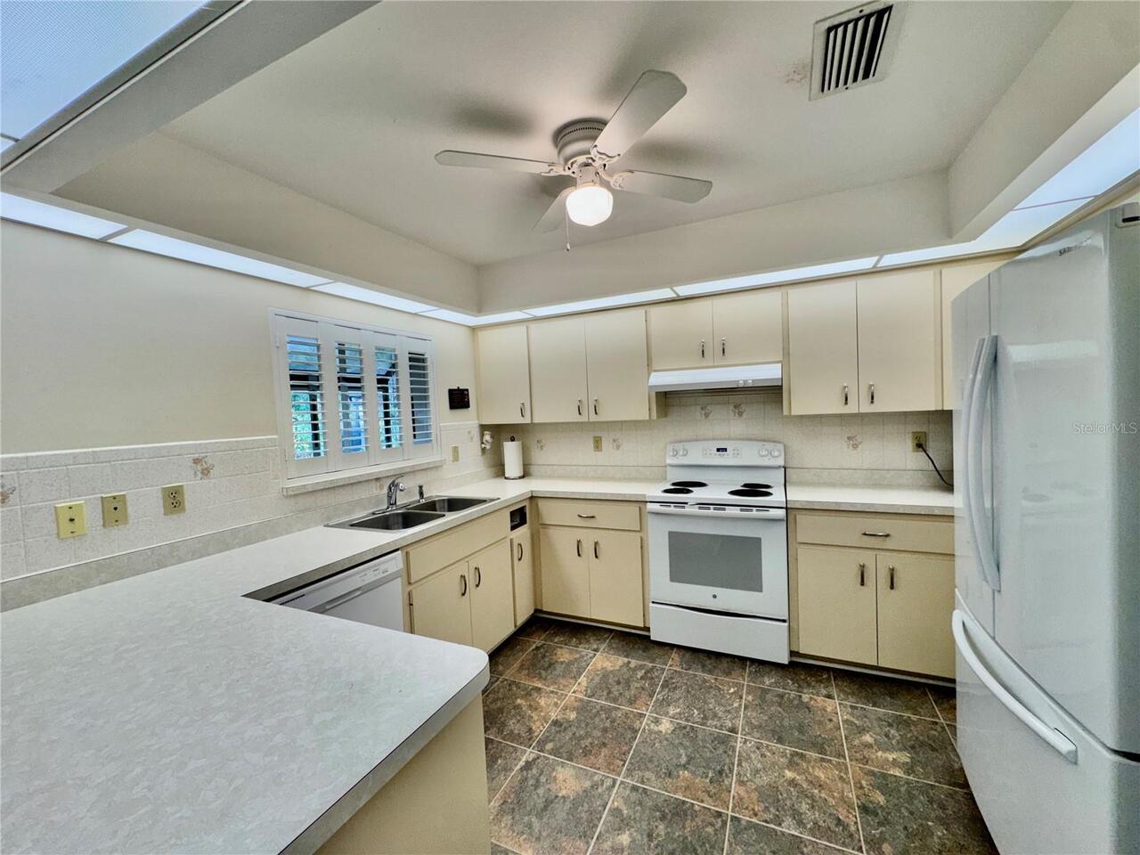 Listing Photo 11