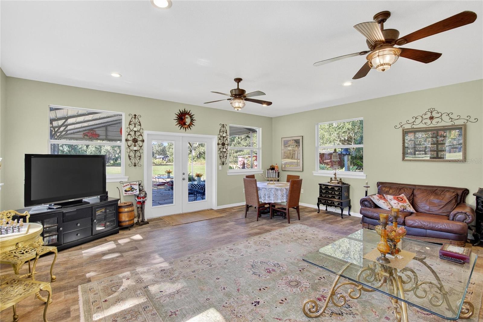 Listing Photo 12