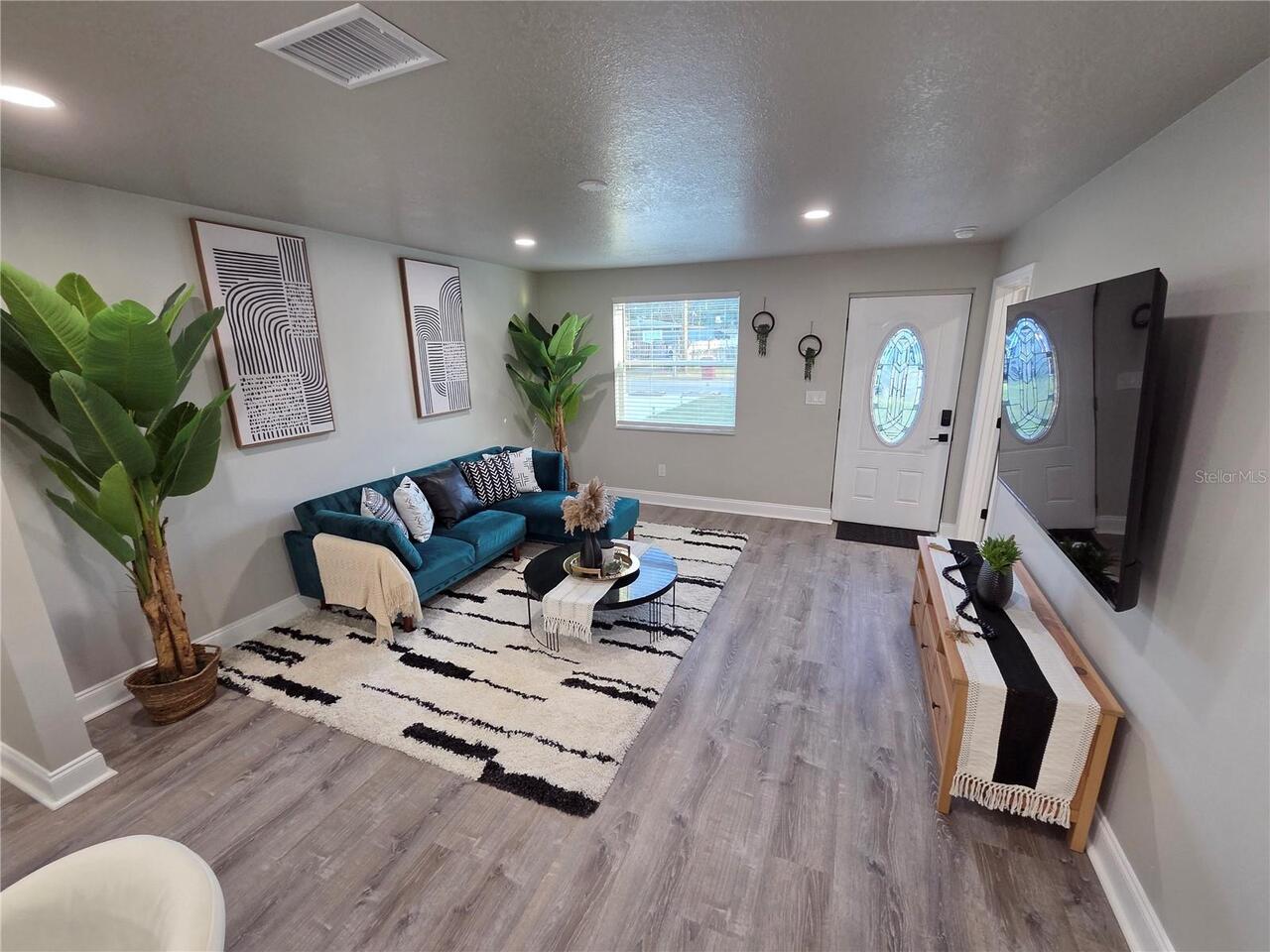 Listing Photo 8