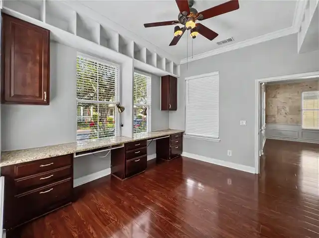 Listing Photo 11