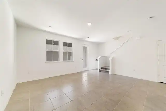 Listing Photo 8
