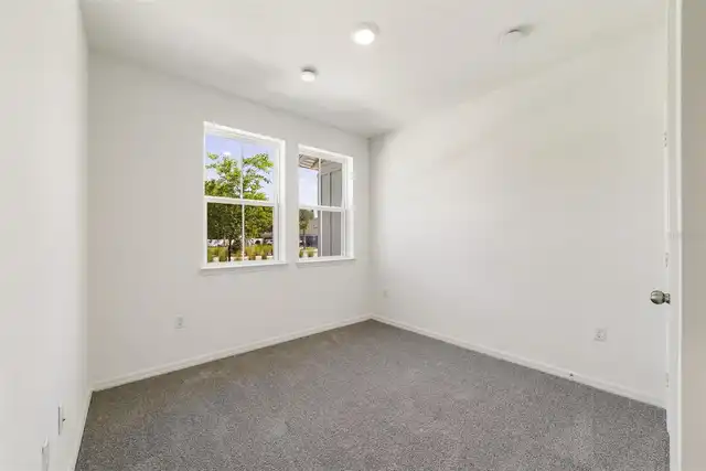 Listing Photo 12