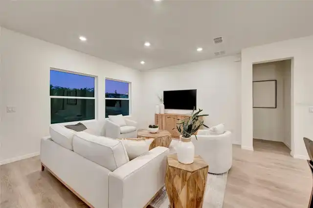 Listing Photo 8