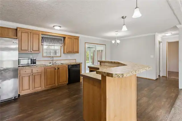 Listing Photo 12