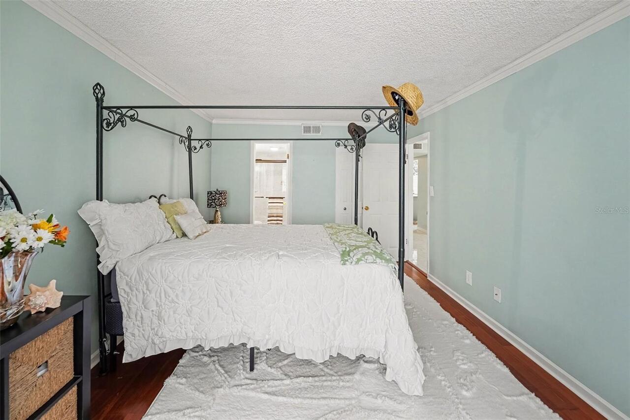 Listing Photo 14