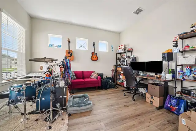 Listing Photo 19
