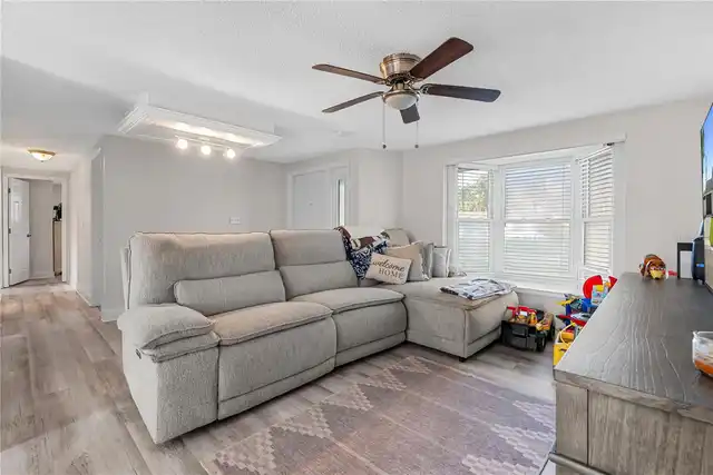 Listing Photo 14