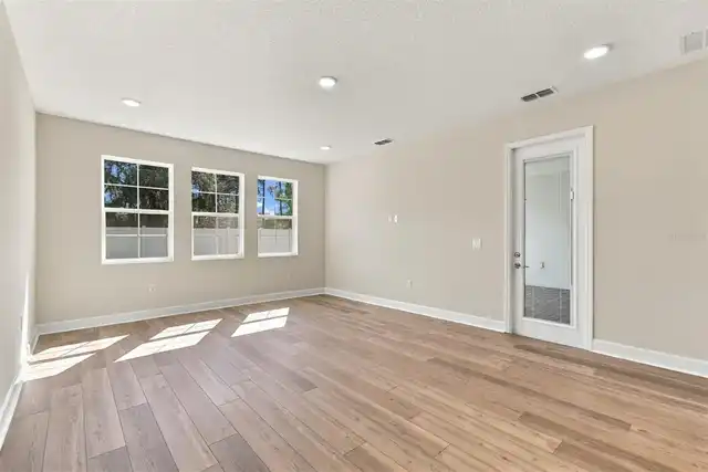 Listing Photo 24