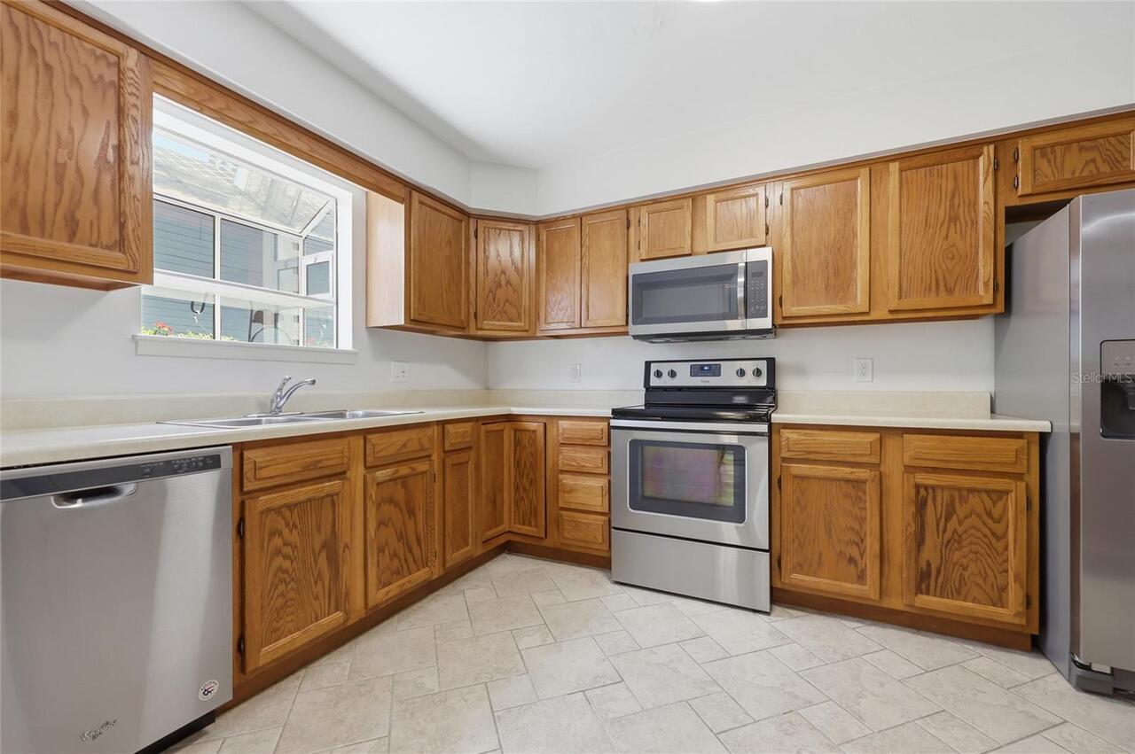 Listing Photo 12