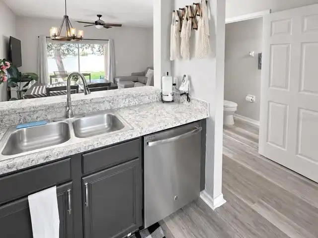 Listing Photo 11