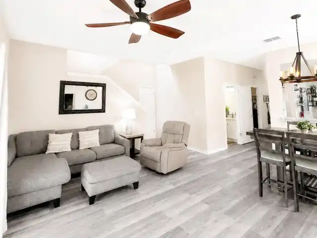 Listing Photo 16