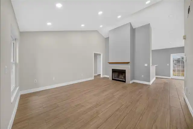 Listing Photo 14
