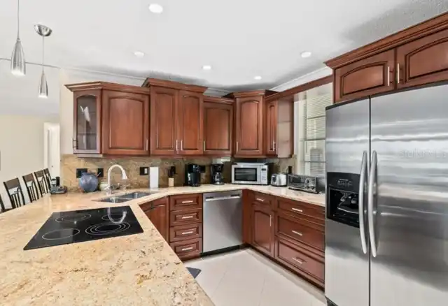 Listing Photo 8