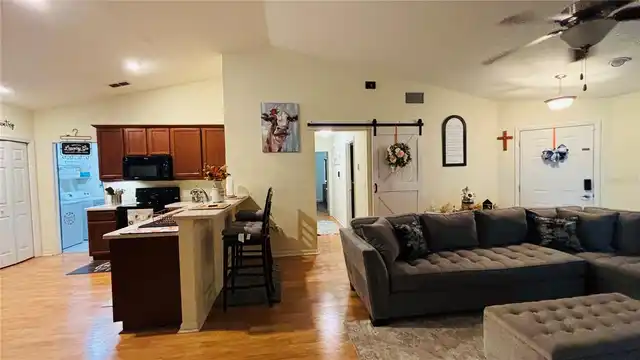 Listing Photo 9