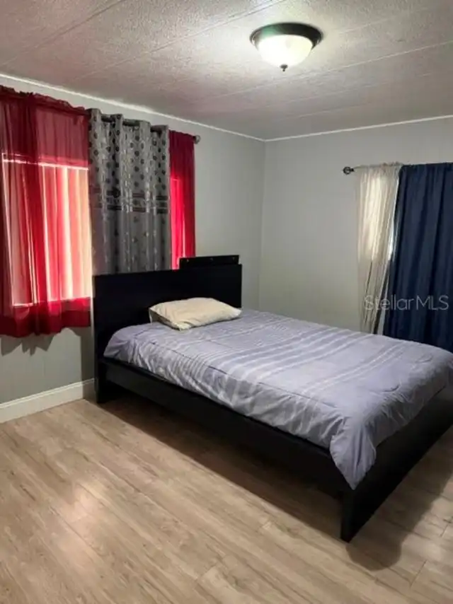 Listing Photo 12