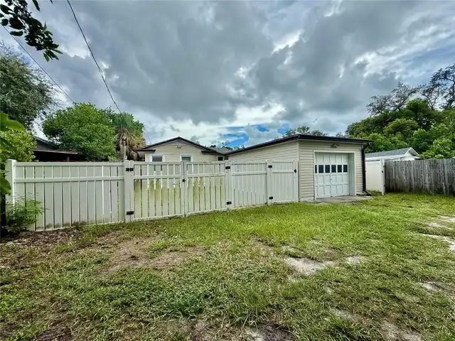 Listing Photo 10