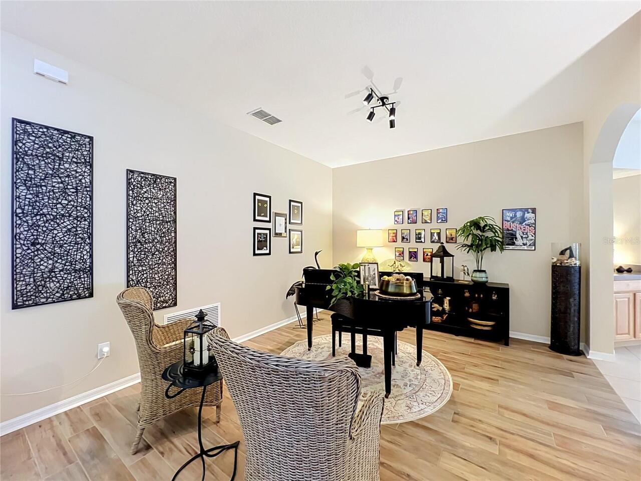 Listing Photo 12
