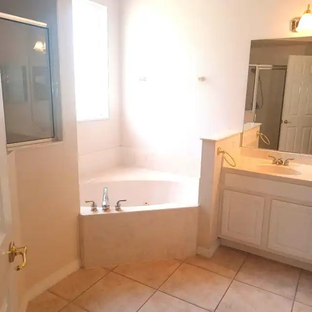 Listing Photo 12