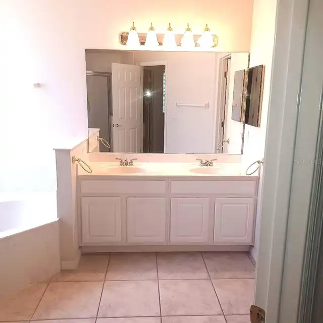 Listing Photo 14