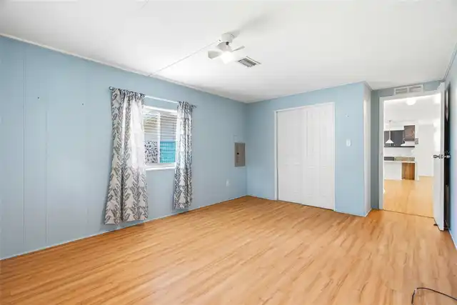 Listing Photo 28