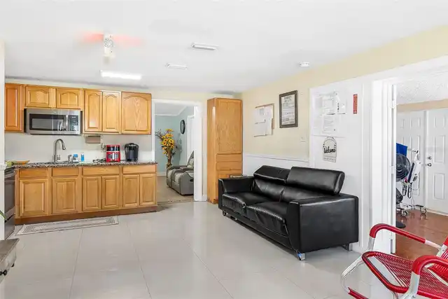 Listing Photo 6