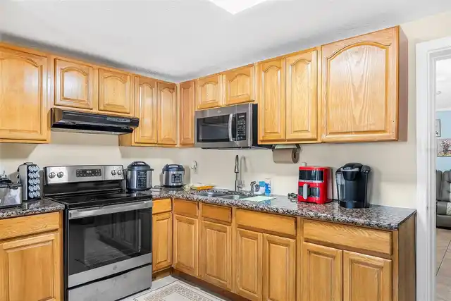 Listing Photo 8