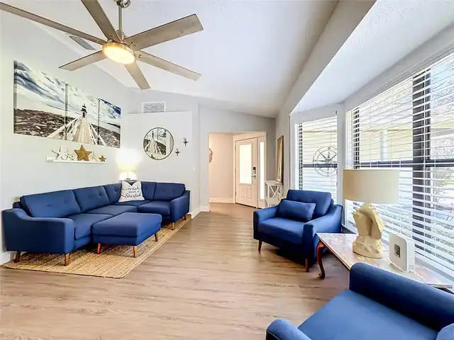 Listing Photo 12