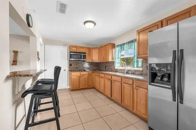 Listing Photo 12