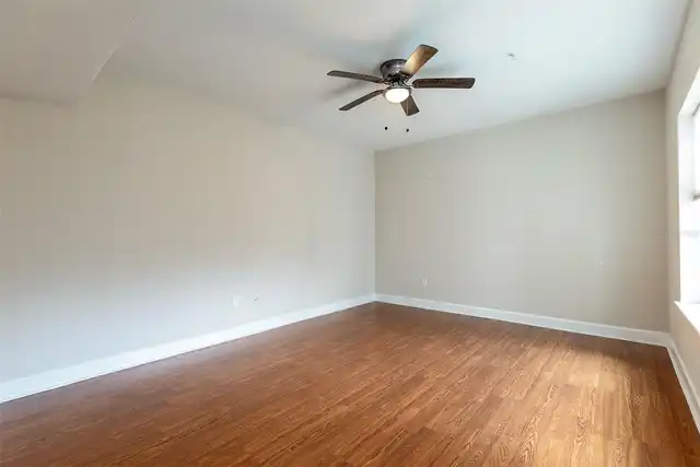 Listing Photo 10